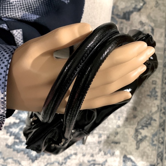 🔥Ferragamo Gancini Black Patent Leather Handbag🔥 - Picture 13 of 15